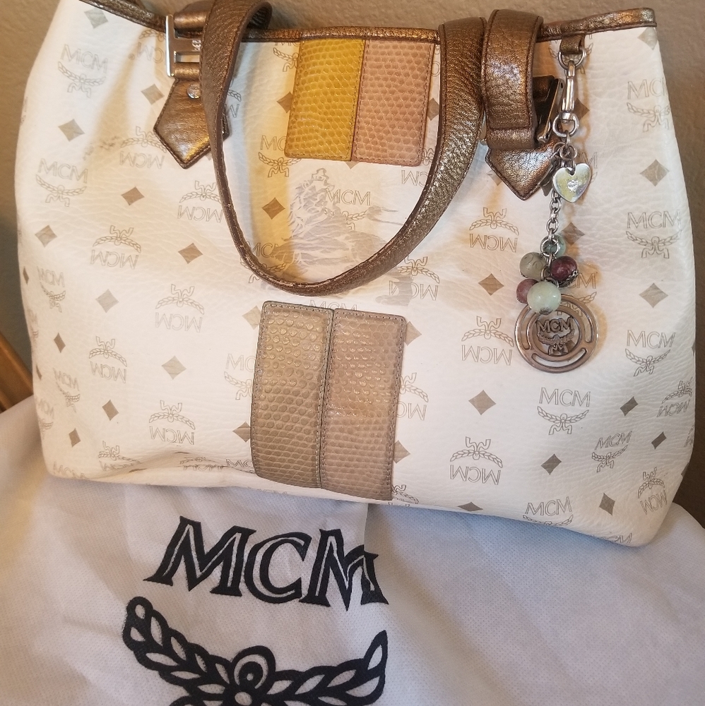 MCM Lion tote w/charm